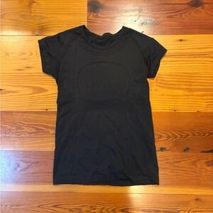 Lululemon Black Swiftly Tech short sleeve SIZE10